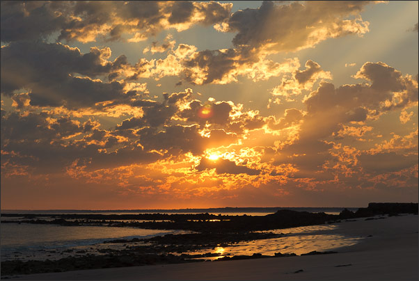 Sonnenaufgang am Cape Leveque dem n�rdlichsten Punkt der Dampier Peninsula (Kimberleys, Westaustralien)<br />Nikon D200 mit AF-S DX NIKKOR 17-55 mm 1:2,8G