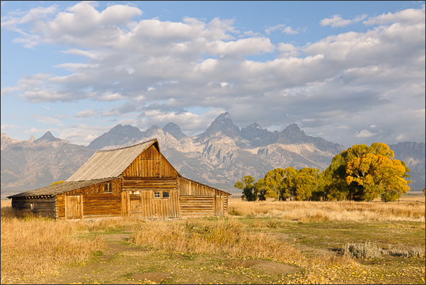 Mormonen-H�tte auf der Grand Teton Range im Herbst (USA).<br />Nikon D3x mit AF-S NIKKOR 24?70 mm 1:2,8G ED