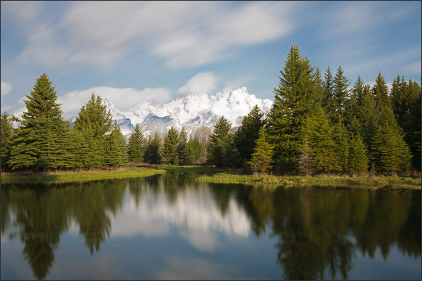 Schwabachers Landing mit den schneebedeckten Tetons im Hintergrund (USA).<br />Nikon D3x mit AF-S NIKKOR 24?70 mm 1:2,8G ED