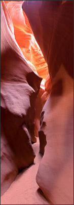Vertikales Panorama des Schatten- & Farbenspiels im Lower Antelope Canyon, Arizona (USA)<br />Nikon D3x mit AF-S NIKKOR 24?70 mm 1:2,8G ED