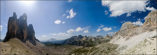 Panorama des Drei Zinnen und des Paternkofels in den Sextner Dolomiten<br />Nikon D200 mit AF-S DX NIKKOR 17-55 mm 1:2,8G