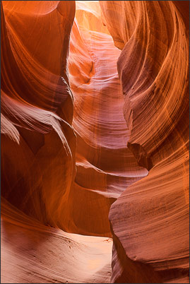 Gesteinsformation im Upper Antelope Canyon, Arizona (USA). Diese Aufnahme hat durch eine spezielle Technik eines sehr hohen Kontastumfang.<br />Nikon D3x mit AF-S NIKKOR 24-70 mm 1:2,8G