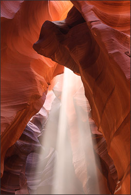 Breiter Lichtstrahl im Upper Antelope Canyon, Arizona (USA)<br />Nikon D3x mit AF-S NIKKOR 24-70 mm 1:2,8G