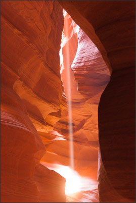 Lichtstrahl im Upper Antelope Canyon, Arizona (USA)<br />Nikon D3x mit AF-S NIKKOR 24-70 mm 1:2,8G