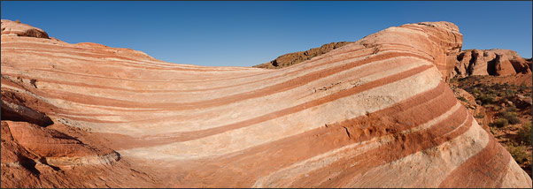 Die "New Wave" im Valley of Fire NP, Nevada (USA) ist eine geb�nderte Sandsteinformation in Form einer Welle.<br />Nikon D3x mit AF-S NIKKOR 24-70 mm 1:2,8G