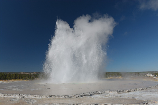Der Great Fountain Geyser im Yellowstone Nationalpark (USA) geh�rt ebenfalls zu den "vorhersagbaren" Geysiren<br />Nikon D3x mit AF-S NIKKOR 24?70 mm 1:2,8G ED