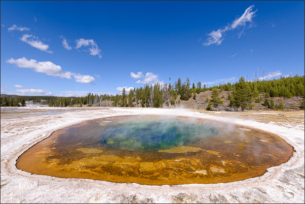 Der Beauty Pool liegt ebenfalls im oberen Geysirbecken des Yellowstone Nationalparks (USA).<br />Nikon D3x mit AF-S NIKKOR 14?24 mm 1:2,8G ED