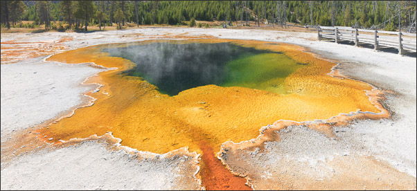 Der Emerald Pool im Black Sand Basin (Yellowstone Nationalpark, USA).<br />Nikon D3x mit AF-S NIKKOR 24?70 mm 1:2,8G ED