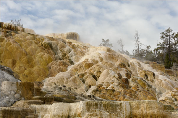 Die Palette Spring in Mammoth Hot Springs (Yellowstone Nationalpark, USA).<br />Nikon D3s mit AF-S NIKKOR 70?200 mm 1:2,8G ED VR II