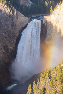 Lower Falls im Grand Canyon des Yellowstone Nationalparks mit Regenbogen.<br />Nikon D3x mit AF-S NIKKOR 70?200 mm 1:2,8G ED VR II