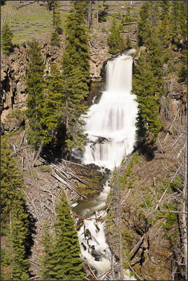 Undine Falls im herbstlichen Yellowstone Nationalpark (USA).<br />Nikon D3x mit AF-S NIKKOR 24?70 mm 1:2,8G ED