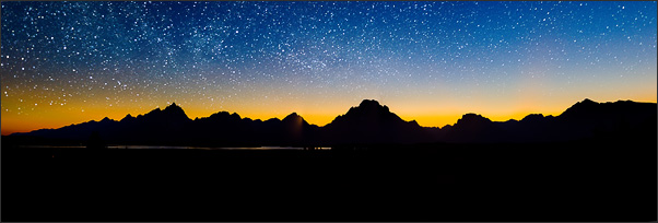 Nachthimmel �ber der Grand Teton Range, Wyoming (USA). Panorama aus 6 Einzelaufnahmen.<br />Nikon D3s mit AF-S NIKKOR 24-70 mm 1:2,8G ED
